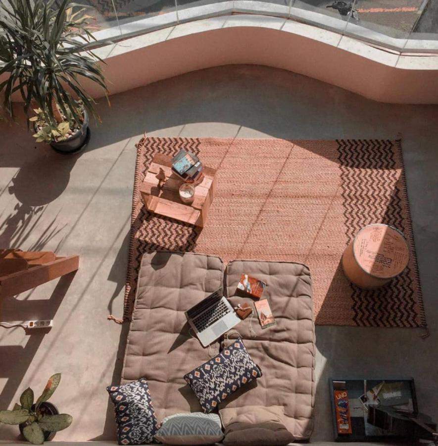 Sante Commune Hostel ジョグジャカルタ エクステリア 写真