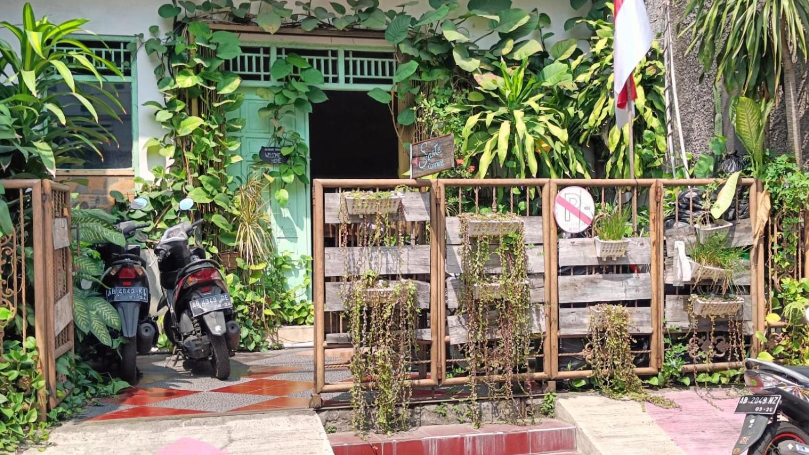 Sante Commune Hostel ジョグジャカルタ エクステリア 写真