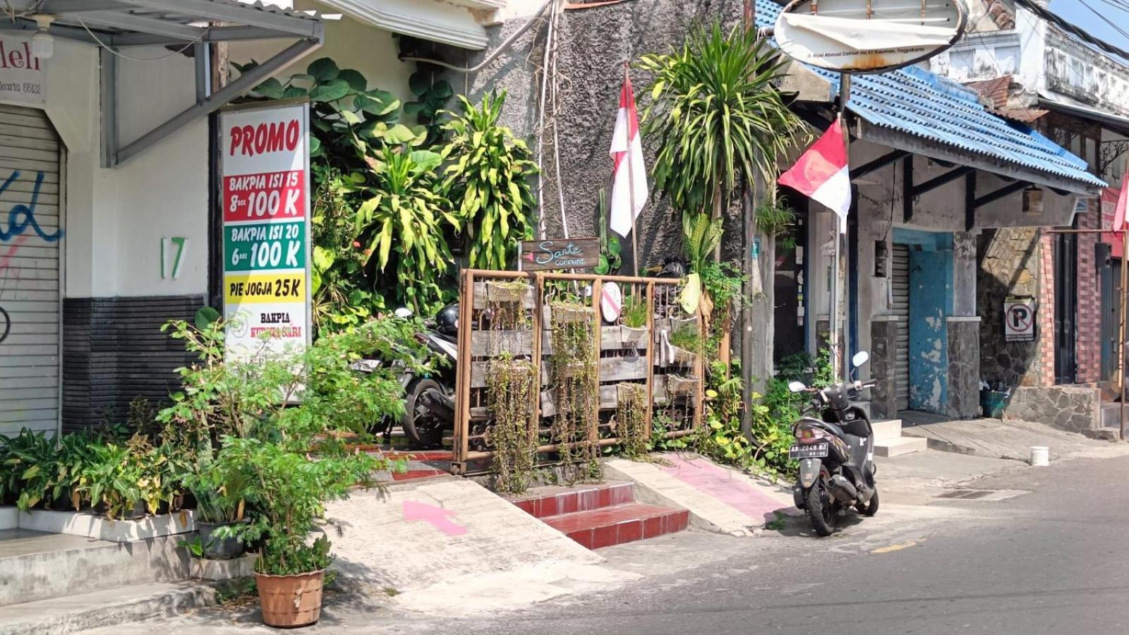 Sante Commune Hostel ジョグジャカルタ エクステリア 写真