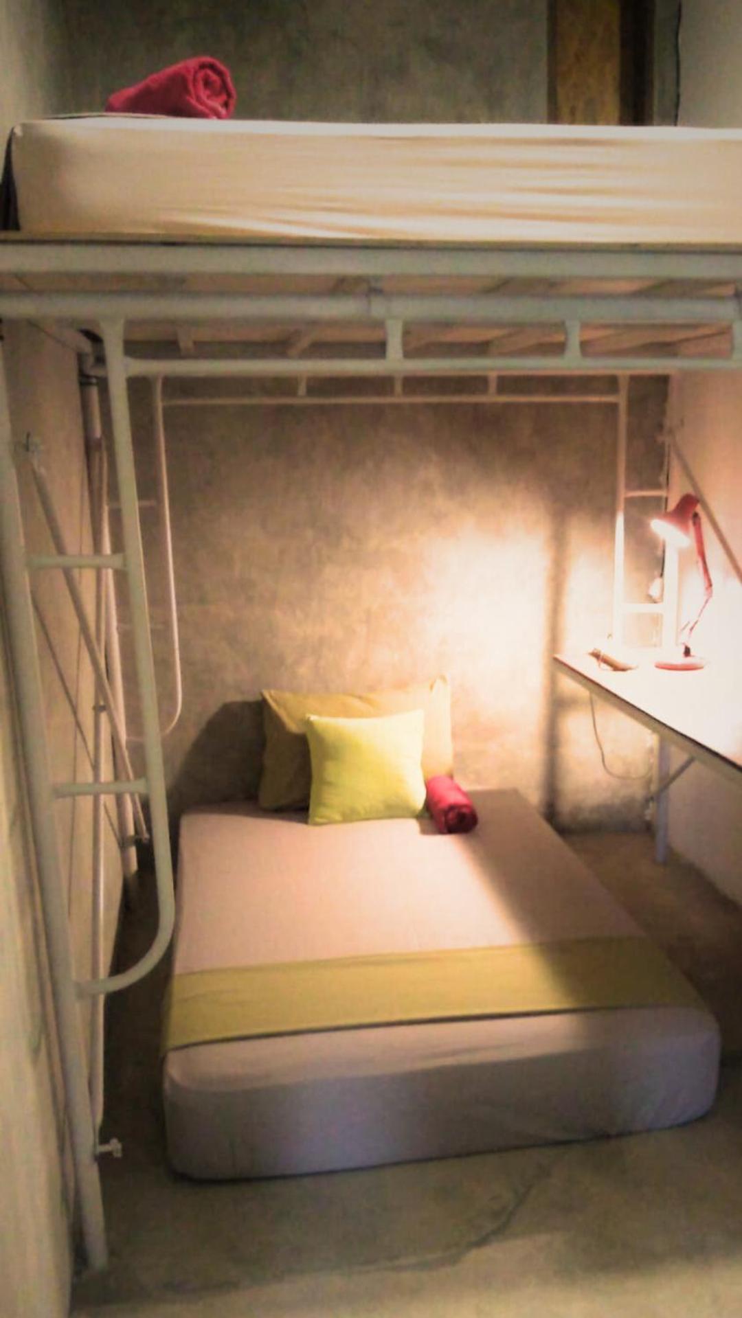 Sante Commune Hostel ジョグジャカルタ エクステリア 写真