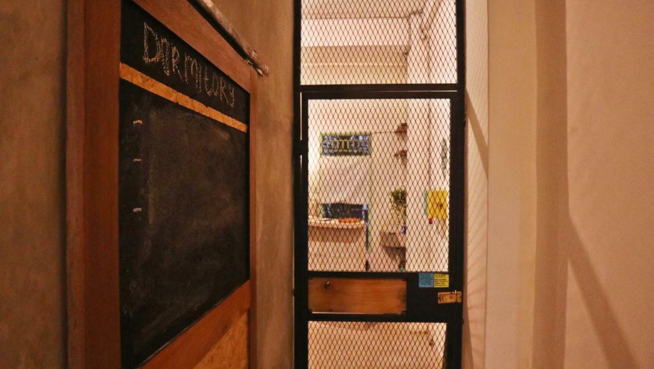 Sante Commune Hostel ジョグジャカルタ エクステリア 写真