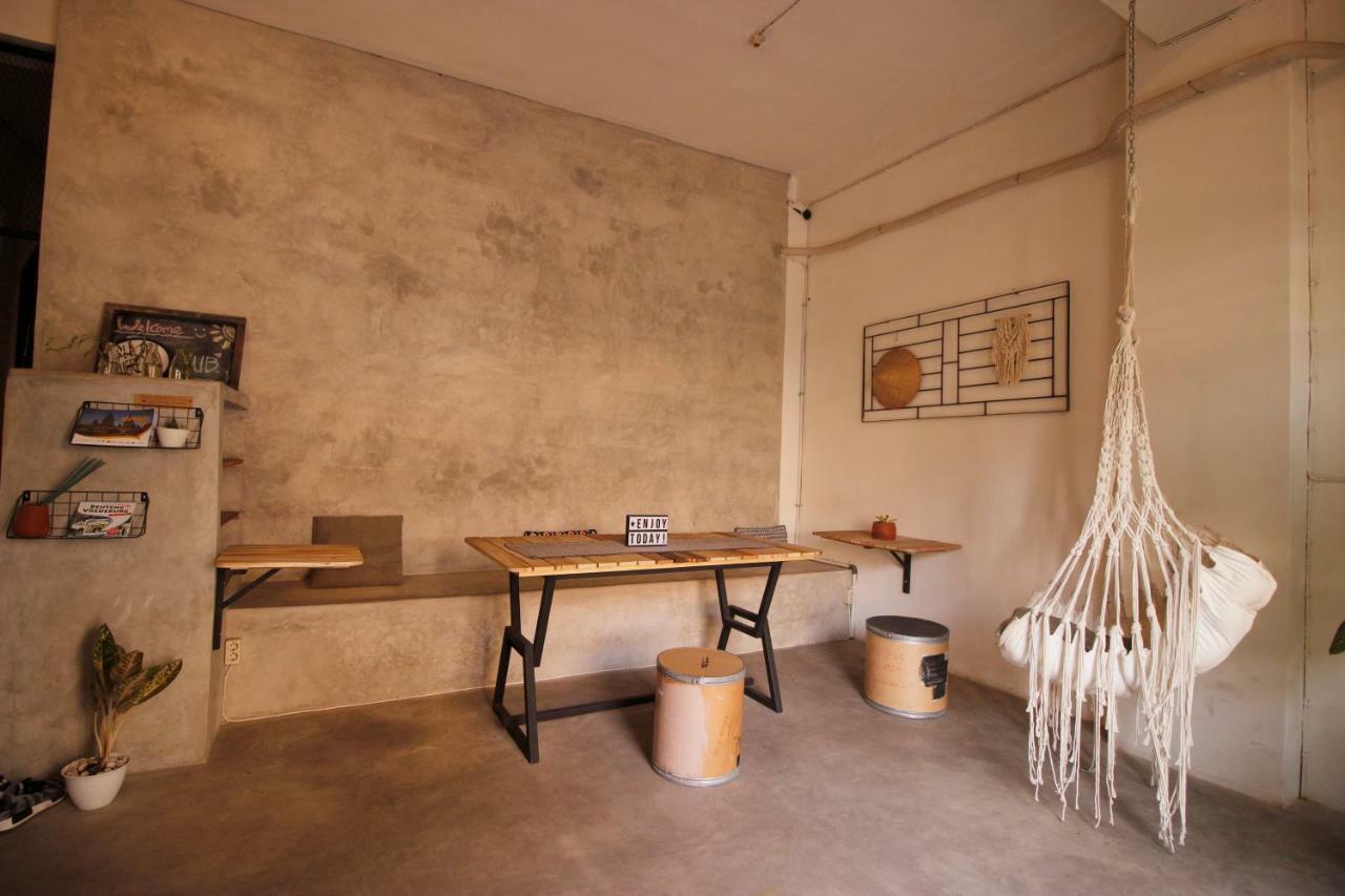 Sante Commune Hostel ジョグジャカルタ エクステリア 写真